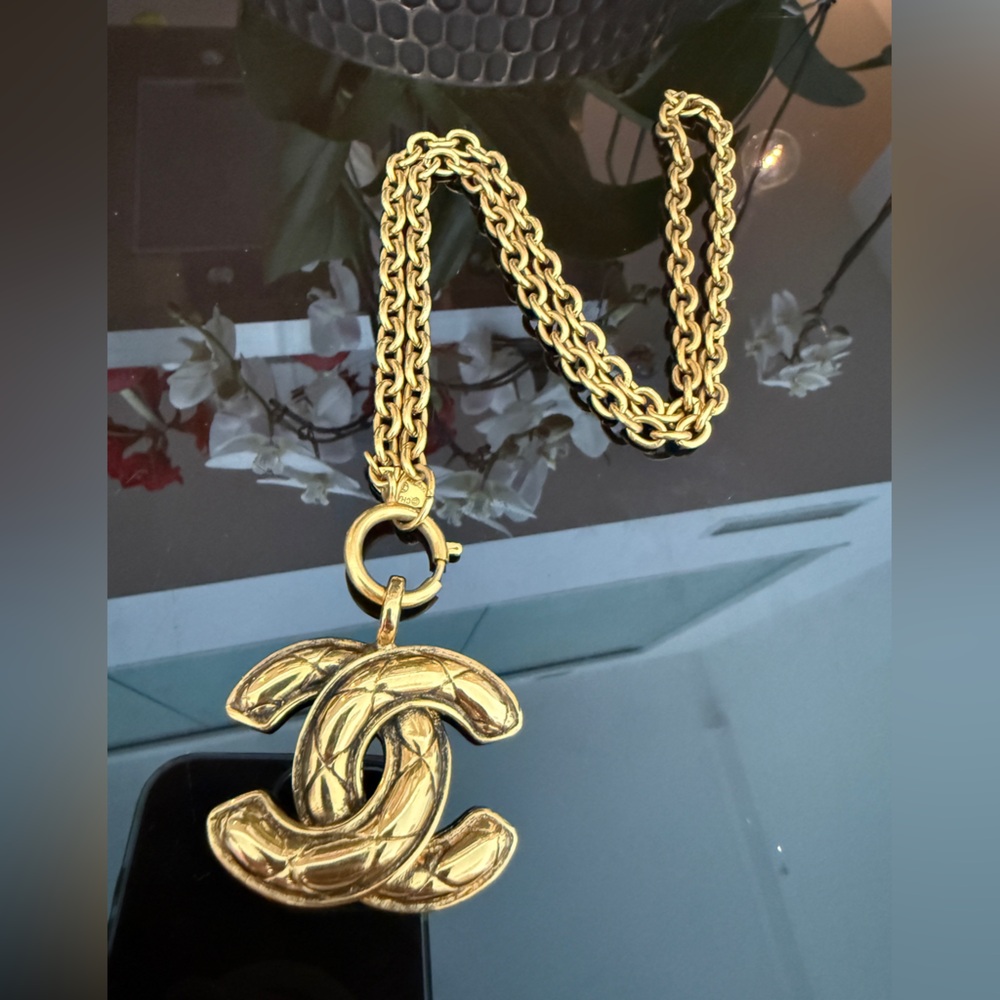 LOT 1754 24K gold plated CHANEL vintage CC matelasse necklace - Picture 3 of 9